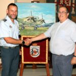 Tablada Centenaria Aviación - El Pintor Joaquín Giráldez De La Cuadra Dona Un Cuadro A La Sala Histórica De Tablada