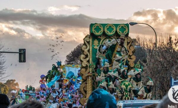 Tablada Centenaria Aviación - La Cabalgata De Tablada Lleno Sevilla El Ano Pasado De Ilusion Y Caramelos