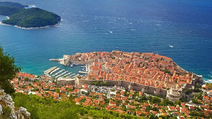 Defensa Costera en la Península: Evolución de las Murallas Medievales a las Fortificaciones Modernas Historia Militar - Defensa Costera en la Península: Evolución de las Murallas Medievales a las Fortificaciones Modernas