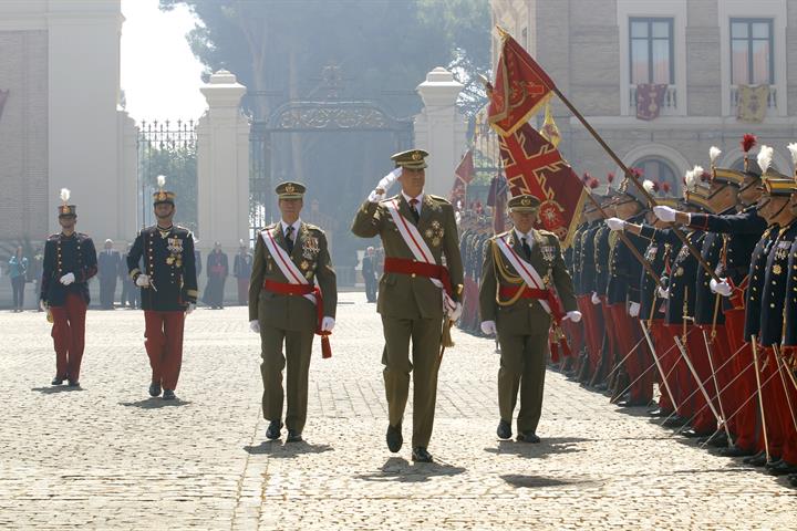 Ejercito de España - Quién dirige la administración militar de España: Estructura y funciones clave